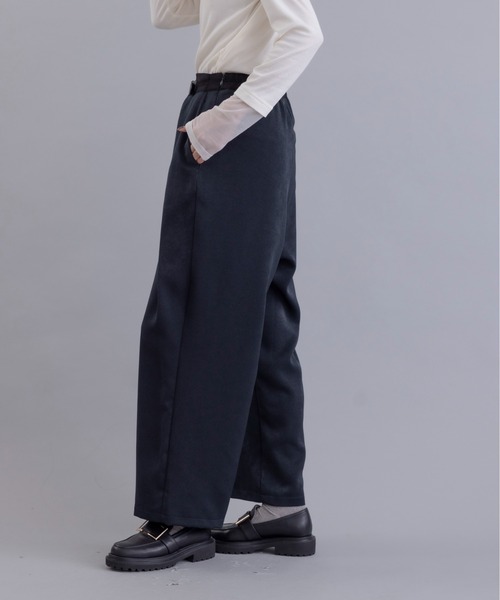 Eimee Law（エイミーロウ）の「ベルテッド タックラップ コクーンラインパンツ（その他パンツ・レディース・ライトブルー/グレー系/スミクロ・MEDIUM）」の14枚目の写真