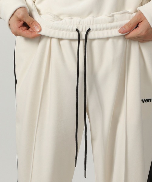 LAKOLE（ラコレ）の「ベロアトラックパンツ / 147363（その他パンツ・メンズ・ブラック/ブルー/ホワイト・LARGE/MEDIUM）」の5枚目の写真