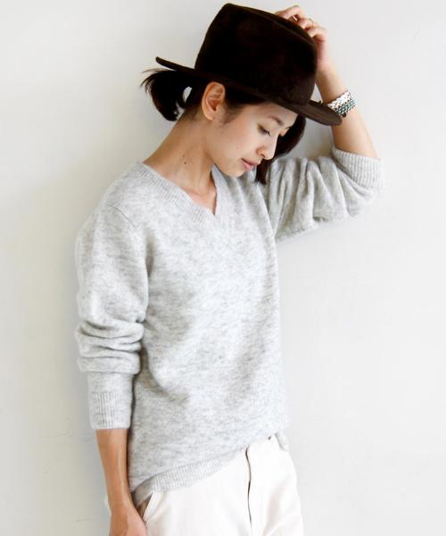 BEAUTY&YOUTH UNITED ARROWS（ビューティーアンドユースユナイテッドアローズ）の「BY∵ キッドモヘアVネックニット◆（ニット/セーター・レディース・オフホワイト/グレー/ケリー/ネイビー・FREE）」の2枚目の写真