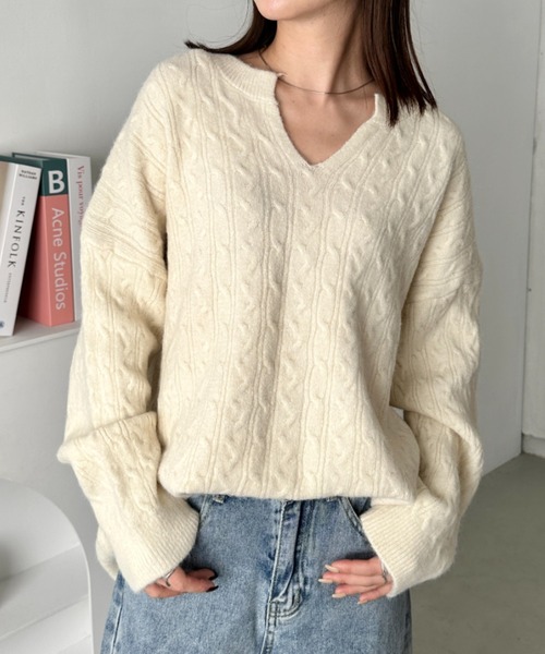 CLEA(クレア)の「ケーブル編みVネック長袖ニットトップス(ニット/セーター・レディース・チャコールグレー/グレー/アイボリー/イエロー・FREE)」の5枚目の写真