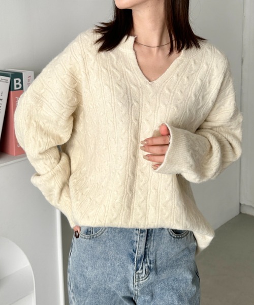 CLEA(クレア)の「ケーブル編みVネック長袖ニットトップス(ニット/セーター・レディース・チャコールグレー/グレー/アイボリー/イエロー・FREE)」の8枚目の写真