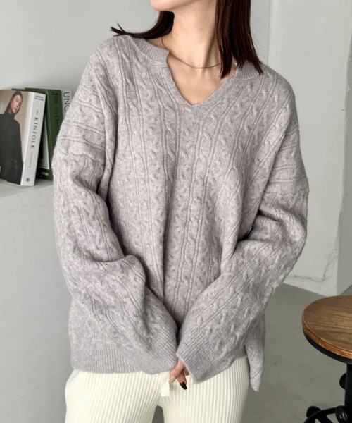CLEA(クレア)の「ケーブル編みVネック長袖ニットトップス(ニット/セーター・レディース・チャコールグレー/グレー/アイボリー/イエロー・FREE)」の16枚目の写真