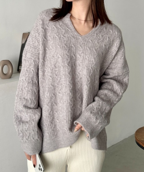 CLEA(クレア)の「ケーブル編みVネック長袖ニットトップス(ニット/セーター・レディース・チャコールグレー/グレー/アイボリー/イエロー・FREE)」の20枚目の写真