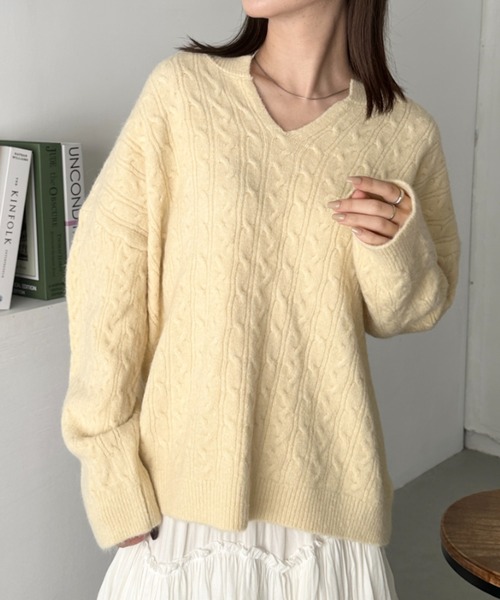CLEA(クレア)の「ケーブル編みVネック長袖ニットトップス(ニット/セーター・レディース・チャコールグレー/グレー/アイボリー/イエロー・FREE)」の22枚目の写真