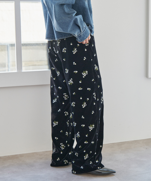 Spick & Span（スピックアンドスパン）の「ブーケエンブロイダリーストレートパンツ（スラックス・レディース・アイボリー/ブラック・38/36）」の5枚目の写真