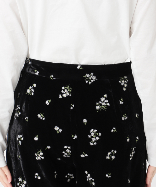 Spick & Span（スピックアンドスパン）の「ブーケエンブロイダリーストレートパンツ（スラックス・レディース・アイボリー/ブラック・38/36）」の20枚目の写真