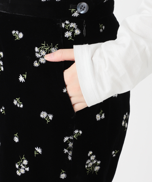 Spick & Span（スピックアンドスパン）の「ブーケエンブロイダリーストレートパンツ（スラックス・レディース・アイボリー/ブラック・38/36）」の21枚目の写真