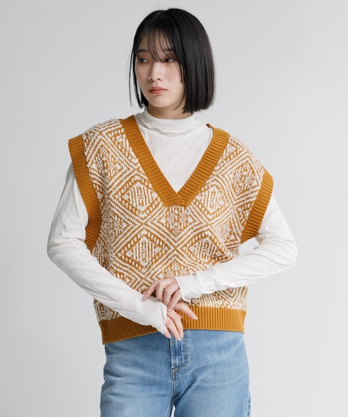 AMERICAN RAG CIE（アメリカンラグシー）の「【ARC】深Vネックベスト（ベスト・レディース・アイボリー/ベージュ・FREE）」の2枚目の写真