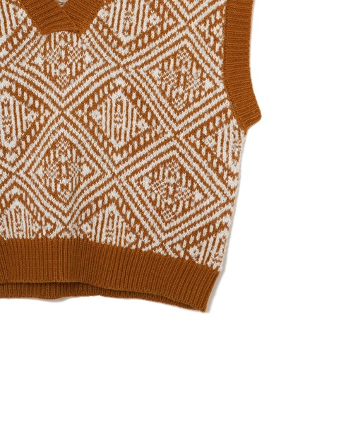 AMERICAN RAG CIE（アメリカンラグシー）の「【ARC】深Vネックベスト（ベスト・レディース・アイボリー/ベージュ・FREE）」の5枚目の写真