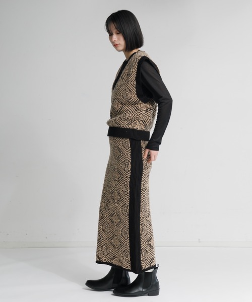 AMERICAN RAG CIE（アメリカンラグシー）の「【ARC】深Vネックベスト（ベスト・レディース・アイボリー/ベージュ・FREE）」の19枚目の写真