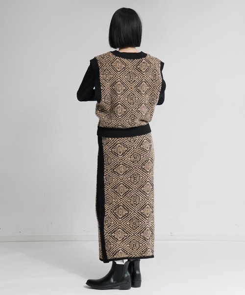 AMERICAN RAG CIE（アメリカンラグシー）の「【ARC】深Vネックベスト（ベスト・レディース・アイボリー/ベージュ・FREE）」の20枚目の写真