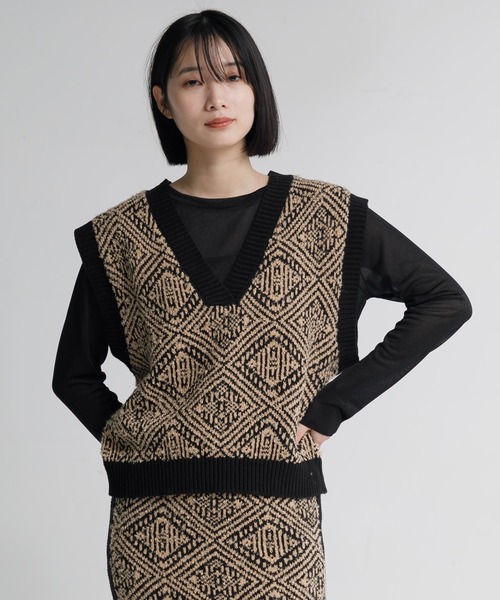 AMERICAN RAG CIE（アメリカンラグシー）の「【ARC】深Vネックベスト（ベスト・レディース・アイボリー/ベージュ・FREE）」の21枚目の写真