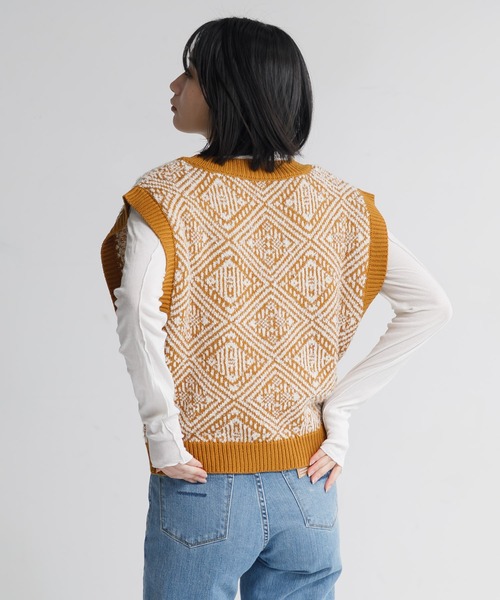 AMERICAN RAG CIE（アメリカンラグシー）の「【ARC】深Vネックベスト（ベスト・レディース・アイボリー/ベージュ・FREE）」の16枚目の写真