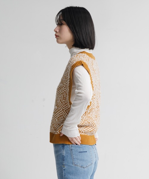 AMERICAN RAG CIE（アメリカンラグシー）の「【ARC】深Vネックベスト（ベスト・レディース・アイボリー/ベージュ・FREE）」の15枚目の写真