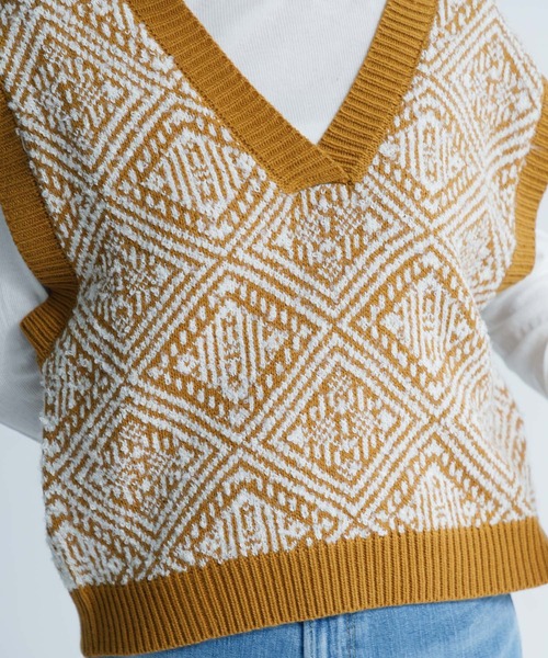 AMERICAN RAG CIE（アメリカンラグシー）の「【ARC】深Vネックベスト（ベスト・レディース・アイボリー/ベージュ・FREE）」の17枚目の写真