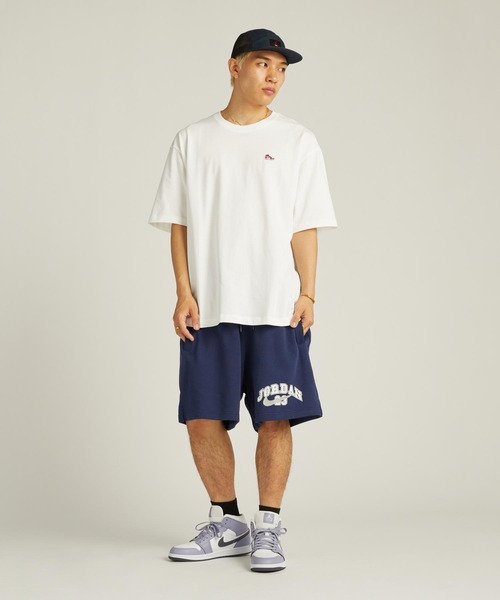 JORDAN BRAND(ジョーダンブランド)の「エア ジョーダン 1 MID メンズシューズ / Air Jordan 1 Mid Men's Shoes DQ8426-145 White(スニーカー・メンズ・ホワイト・28/29.5/27/26/25/30/27.5/26.5/25.5/28.5/29)」の2枚目の写真