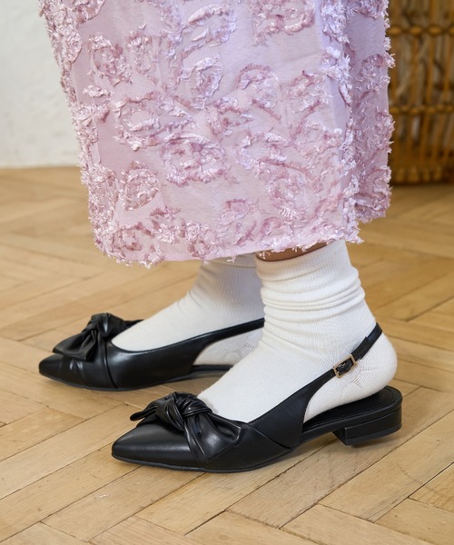 sesenta（セセンタ）の「【sesenta】ビックリボンストラップパンプス（パンプス・レディース・ブラック/シルバー・LL/S/M/L）」の2枚目の写真