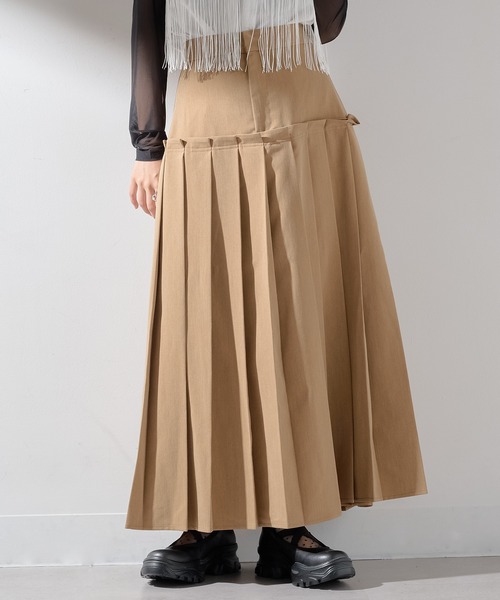 MAISON BREEZE reveur（メゾンブリーズレヴール）の「【MAISON BREEZE reveur】TRツイル ティアードプリーツスカート DTK（スカート・レディース・ベージュ/ライトグレー/ブラック/チャコールグレー・FREE）」の5枚目の写真