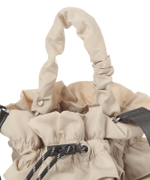 THEATRE PRODUCTS(シアタープロダクツ)の「【THEATRE PRODUCTS】別注フリルキンチャクショルダー(ショルダーバッグ・レディース・グレイッシュベージュ/ブラック・FREE)」の17枚目の写真