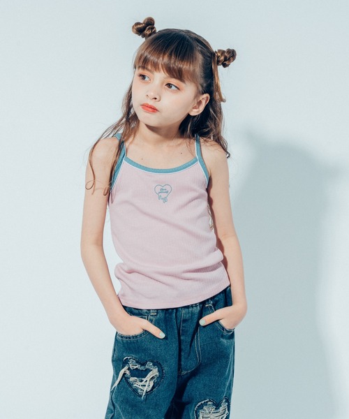 URBAN CHERRY(アーバンチェリー)の「【快適さらリブ素材】ハートプリント配色パイピングキャミソール(キャミソール・キッズ・ピンク/アイボリー/ブラック/ブルー・110cm/120cm/130cm/140cm/150cm)」の4枚目の写真