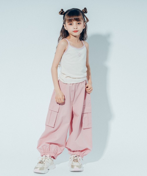 URBAN CHERRY(アーバンチェリー)の「【快適さらリブ素材】ハートプリント配色パイピングキャミソール(キャミソール・キッズ・ピンク/アイボリー/ブラック/ブルー・110cm/120cm/130cm/140cm/150cm)」の15枚目の写真