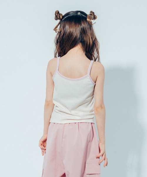 URBAN CHERRY(アーバンチェリー)の「【快適さらリブ素材】ハートプリント配色パイピングキャミソール(キャミソール・キッズ・ピンク/アイボリー/ブラック/ブルー・110cm/120cm/130cm/140cm/150cm)」の21枚目の写真