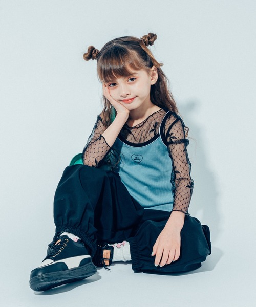 URBAN CHERRY(アーバンチェリー)の「【快適さらリブ素材】ハートプリント配色パイピングキャミソール(キャミソール・キッズ・ピンク/アイボリー/ブラック/ブルー・110cm/120cm/130cm/140cm/150cm)」の10枚目の写真