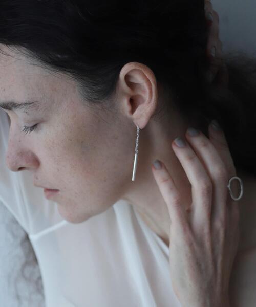 SMELLY(スメリー)の「SMELLY so’ cylindrical pierce(ピアス(両耳用)・レディース・シルバー・-)」の1枚目の写真