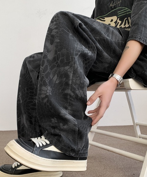 link lot（リンクロット）の「ルーズシルエットスネークパターンワイドデニムパンツ  カモフラ 蛇柄 総柄パンツ（デニムパンツ・メンズ・ブラック/ベージュ・M/L）」の11枚目の写真