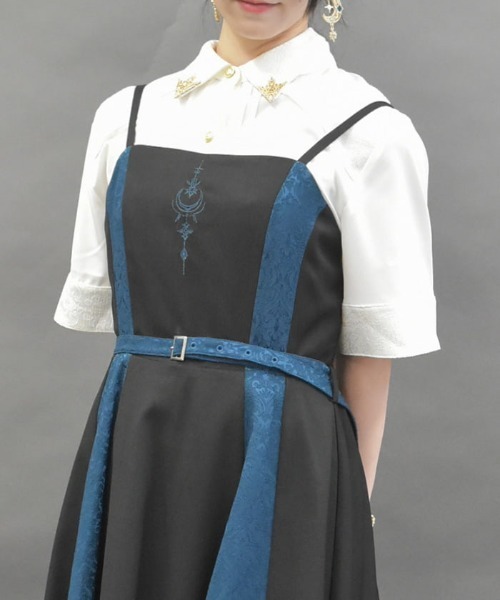 axes femme POETIQUE(アクシーズファムポエティック)の「衿金具付き半袖ブラウス(シャツ/ブラウス・レディース・ブラック/ホワイト/ワイン・MEDIUM)」の2枚目の写真