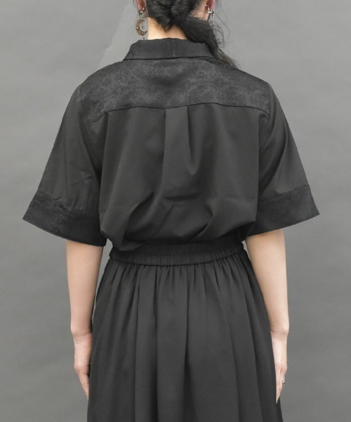 axes femme POETIQUE(アクシーズファムポエティック)の「衿金具付き半袖ブラウス(シャツ/ブラウス・レディース・ブラック/ホワイト/ワイン・MEDIUM)」の6枚目の写真