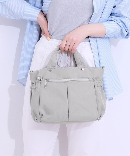 SHOO・LA・RUE(シューラルー)の「【撥水】フロントポケットトートバッグ(トートバッグ・レディース・ブラック/グレー/ライトブルー・00)」の4枚目の写真