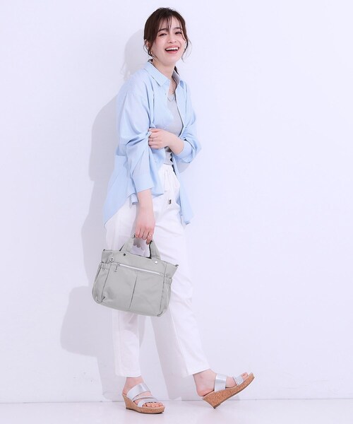 SHOO・LA・RUE(シューラルー)の「【撥水】フロントポケットトートバッグ(トートバッグ・レディース・ブラック/グレー/ライトブルー・00)」の5枚目の写真