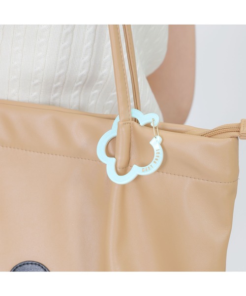 MARY QUANT（マリークワント）の「デイジーアウトラインアクリル カラビナ（その他小物・レディース・ブルー/ピンク/ブラック/ゴールド/マルチ/シルバー・FREE）」の15枚目の写真