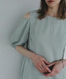 SLASH SHOULDER TOPS