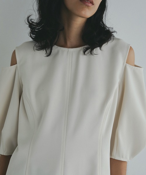 MANOF(マノフ)の「SLASH SHOULDER TOPS(Tシャツ/カットソー・レディース・ミント/アイボリー/ブラック・M/S)」の10枚目の写真