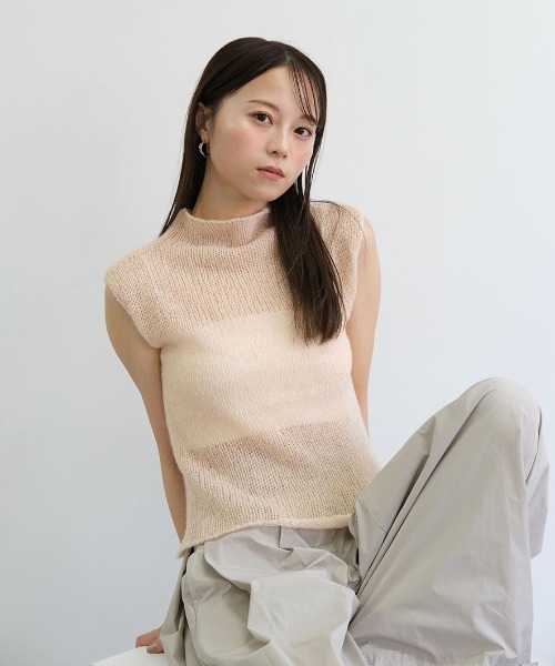 Reurie'（レウリィ）の「オリジナルエアリーシアーニット／original airy sheer knit フレンチスリーブ ノースリーブ シンプル ミニマル きれいめ カジュアル モード 透け感 サマーニット（ニット/セーター・レディース・チャコール/ベージュ/ピンク・FREE）」の3枚目の写真