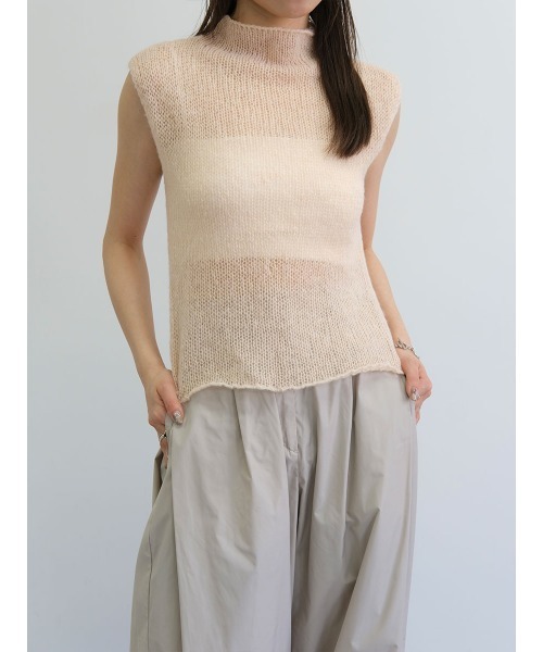 Reurie'（レウリィ）の「オリジナルエアリーシアーニット／original airy sheer knit フレンチスリーブ ノースリーブ シンプル ミニマル きれいめ カジュアル モード 透け感 サマーニット（ニット/セーター・レディース・チャコール/ベージュ/ピンク・FREE）」の8枚目の写真