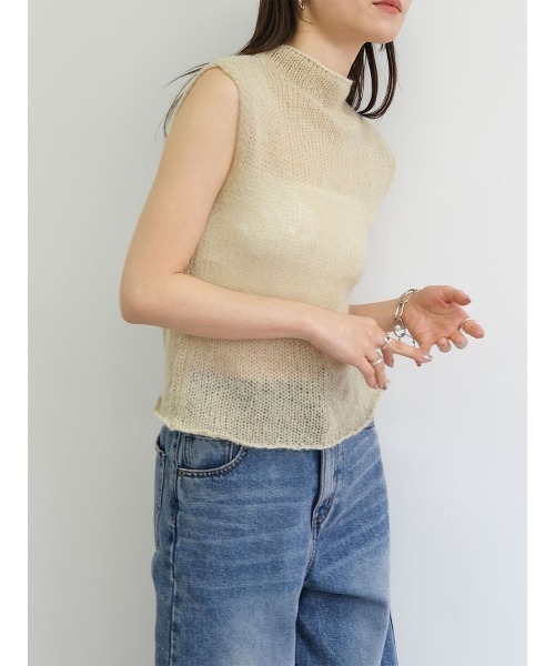 Reurie'（レウリィ）の「オリジナルエアリーシアーニット／original airy sheer knit フレンチスリーブ ノースリーブ シンプル ミニマル きれいめ カジュアル モード 透け感 サマーニット（ニット/セーター・レディース・チャコール/ベージュ/ピンク・FREE）」の6枚目の写真