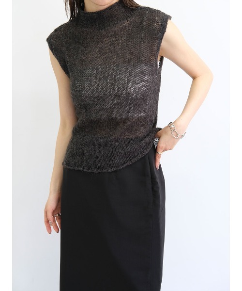 Reurie'（レウリィ）の「オリジナルエアリーシアーニット／original airy sheer knit フレンチスリーブ ノースリーブ シンプル ミニマル きれいめ カジュアル モード 透け感 サマーニット（ニット/セーター・レディース・チャコール/ベージュ/ピンク・FREE）」の7枚目の写真