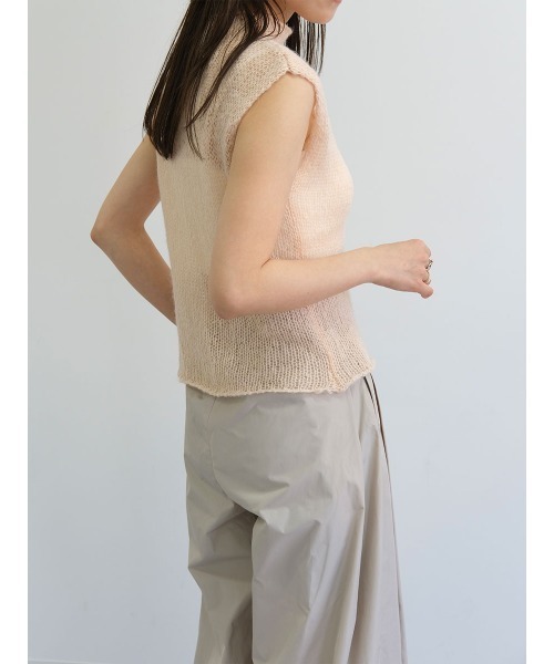 Reurie'（レウリィ）の「オリジナルエアリーシアーニット／original airy sheer knit フレンチスリーブ ノースリーブ シンプル ミニマル きれいめ カジュアル モード 透け感 サマーニット（ニット/セーター・レディース・チャコール/ベージュ/ピンク・FREE）」の20枚目の写真