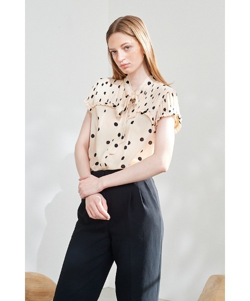 Estella.K(エステラケー)の「Rosanna Blouse ボータイプリーツヨークブラウス(シャツ/ブラウス・レディース・アイボリー/ブラック/ストライプ/ホワイト・FREE)」の10枚目の写真