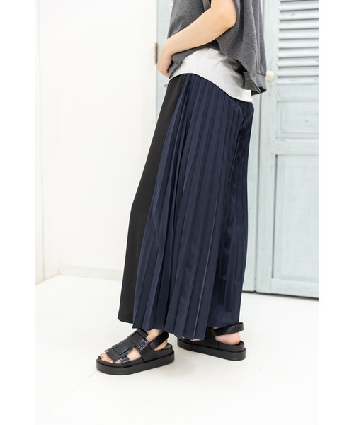 OSMOSIS(オズモーシス)の「プリーツ切替パンツ(その他パンツ・レディース・ライトベージュ/グレー/ブラック・ONE SIZE)」の12枚目の写真