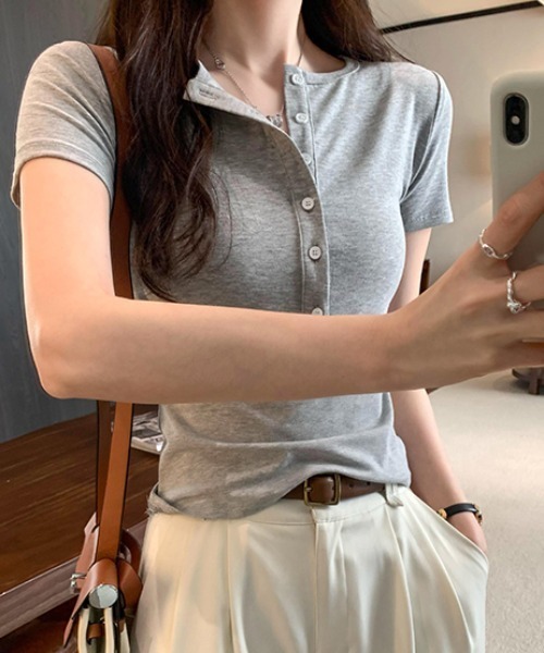 Vipoa(ヴィポア)の「ハーフボタンシンプルスリムトップス(Tシャツ/カットソー・レディース・ネイビー/ホワイト/グレー/ブラック・FREE)」の14枚目の写真