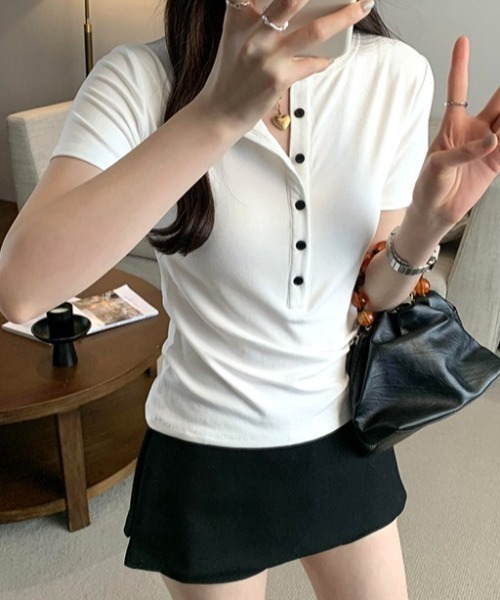 Vipoa(ヴィポア)の「ハーフボタンシンプルスリムトップス(Tシャツ/カットソー・レディース・ネイビー/ホワイト/グレー/ブラック・FREE)」の5枚目の写真
