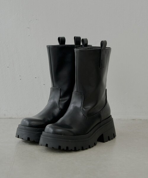 Chico(チコ)の「サイドストラップ厚底ショートブーツ(ブーツ・レディース・ブラウン/ブラック・SMALL/MEDIUM/LARGE)」の13枚目の写真