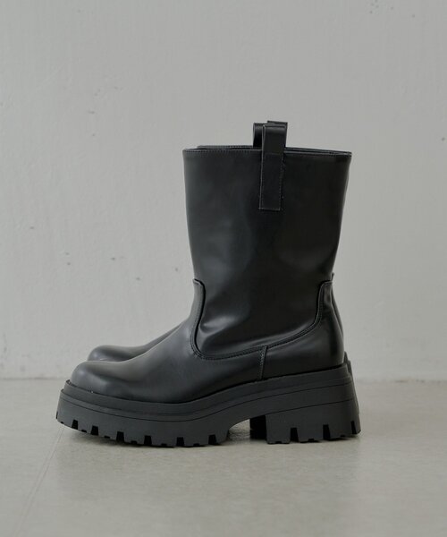 Chico(チコ)の「サイドストラップ厚底ショートブーツ(ブーツ・レディース・ブラウン/ブラック・SMALL/MEDIUM/LARGE)」の14枚目の写真