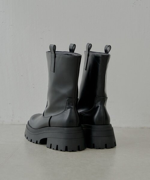 Chico(チコ)の「サイドストラップ厚底ショートブーツ(ブーツ・レディース・ブラウン/ブラック・SMALL/MEDIUM/LARGE)」の15枚目の写真