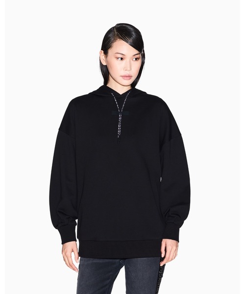 ARMANI EXCHANGE(アルマーニエクスチェンジ)の「【A|X アルマーニ エクスチェンジ】ブロッサムプリントロゴ フーデッドスウェットプルオーバー(スウェット・レディース・バーガンディー/ブラック・LARGE/MEDIUM/SMALL/X-LARGE/X-SMALL)」の4枚目の写真