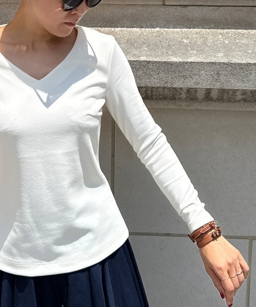 JENNE(ジェンヌ)の「日本製美バストラインVネックカットソー(Tシャツ/カットソー・レディース・ホワイト/ネイビー/ブラック/ダークグリーン・SMALL/MEDIUM/LARGE)」の8枚目の写真
